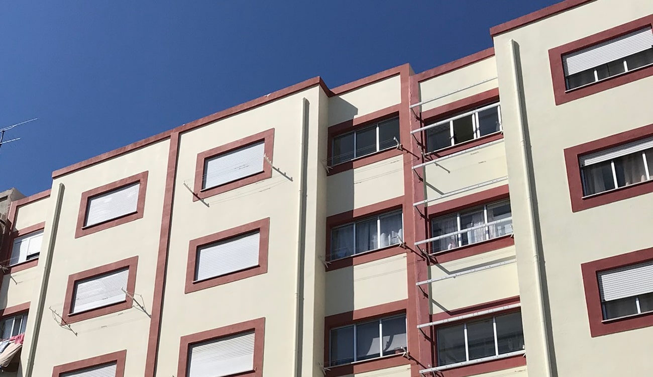 Pintura exterior concluída em fachada